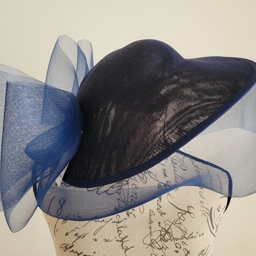 Paris Hand-Made Large Brim Ruffle Organza Hat – Elegant Fascinator for Derby
